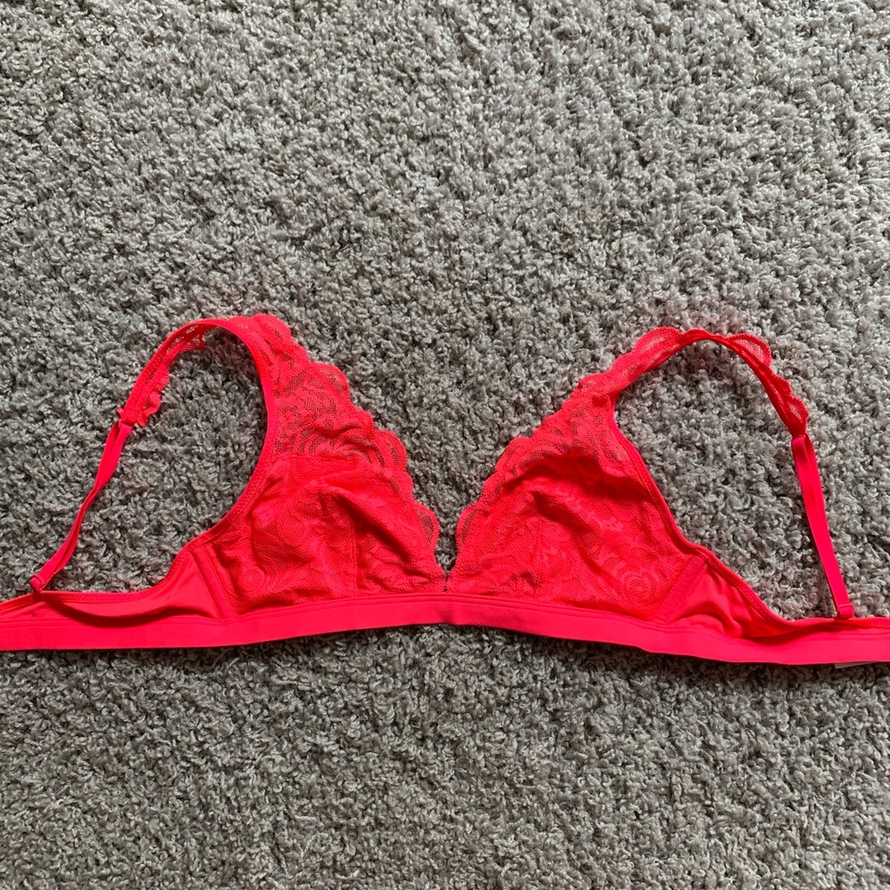 Victoria’s Secret Lace Plunge Bralette S